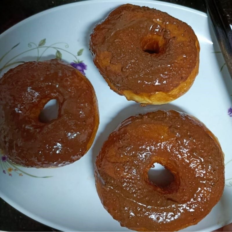 Step 5 Decorating donuts with a non-stick pan