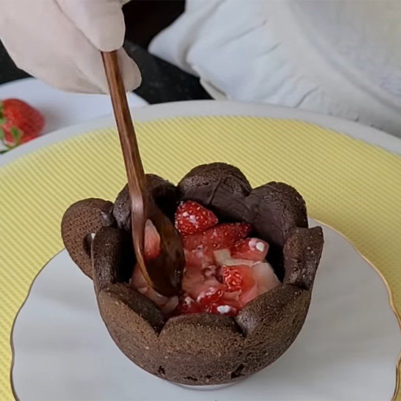 Step 9 Decorate the cake Assorted fruit tart in a cup shape