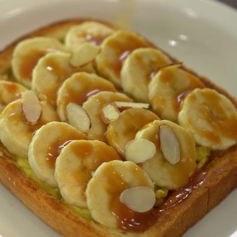 Step 5 Decorating the cake Toasted sandwich bread with caramel banana eggs