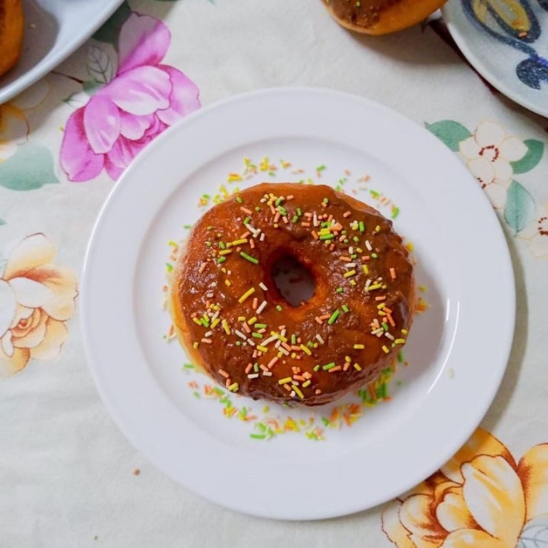 Step 5 Decorating donuts with a non-stick pan