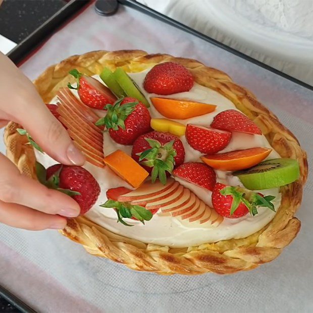 Step 9 Decorating the fruit tart basket