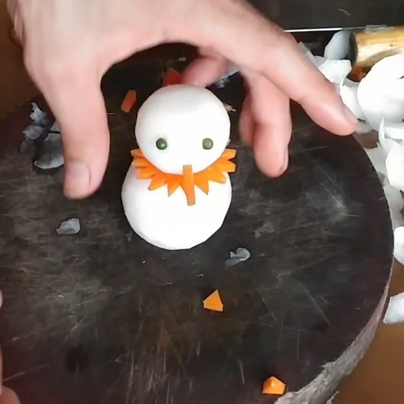 Step 2 Decorating the details How to make a snowman with white radish, carrot