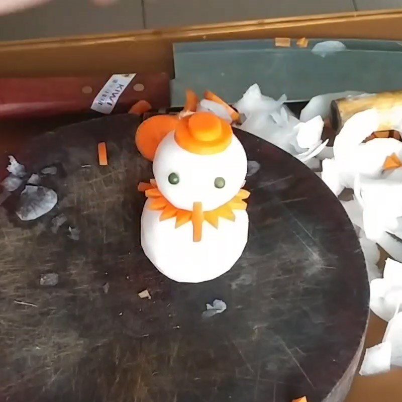 Step 2 Decorating the details How to make a snowman with white radish, carrot