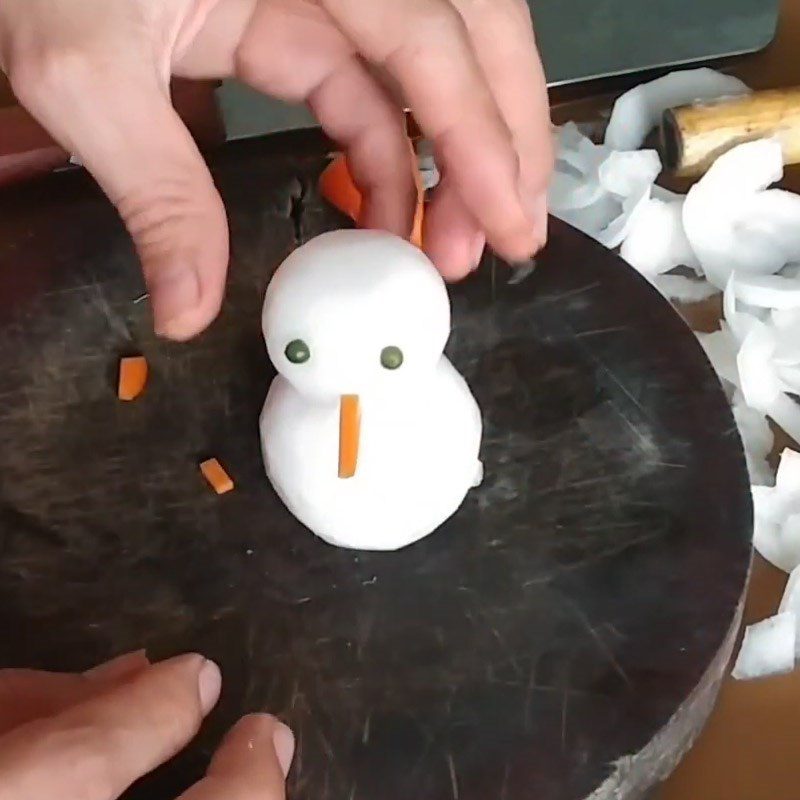 Step 2 Decorating the details How to make a snowman with white radish, carrot