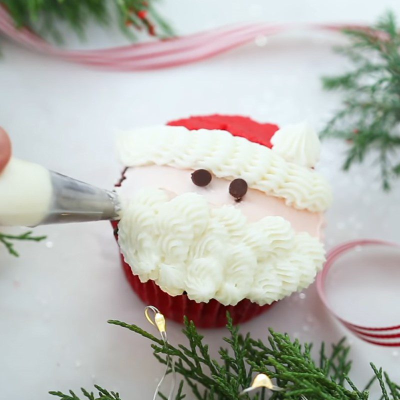 Step 6 Decorating the Santa Claus figure Santa Claus cupcake