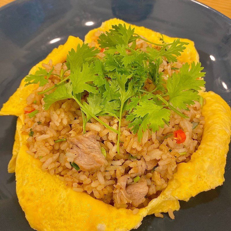 Step 4 Decorating the dish Thai-style shrimp paste fried rice (recipe shared by users)