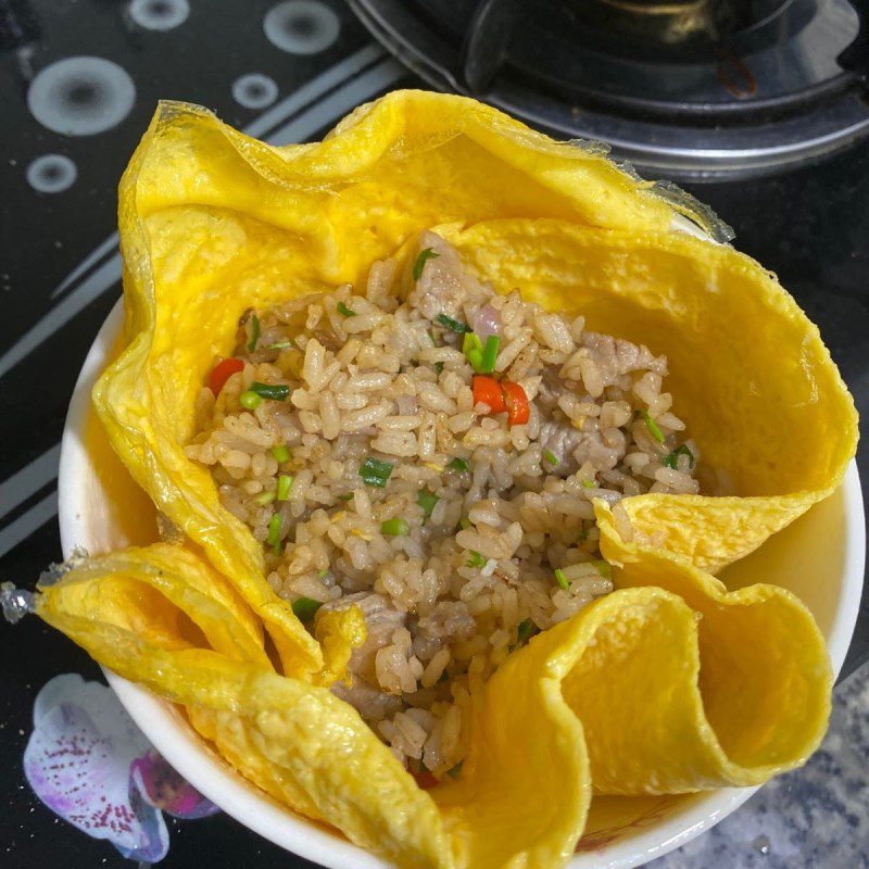 Step 4 Plating the Dish Thai-style shrimp paste fried rice (recipe shared by users)