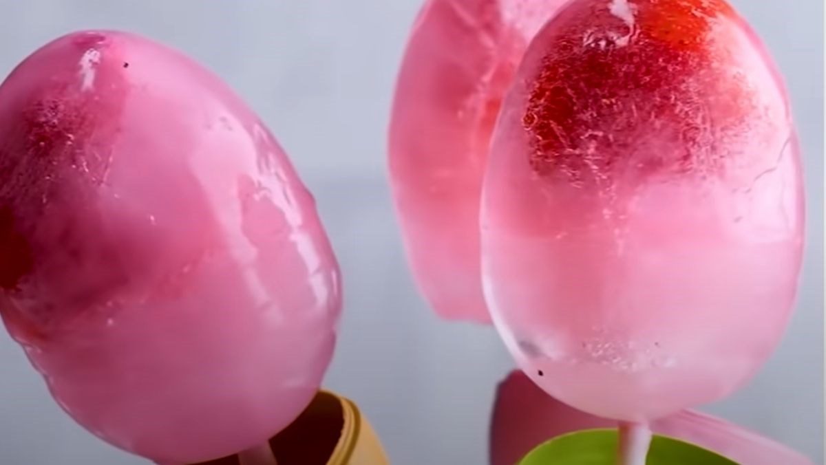 Decorate lemon stone colored eggs