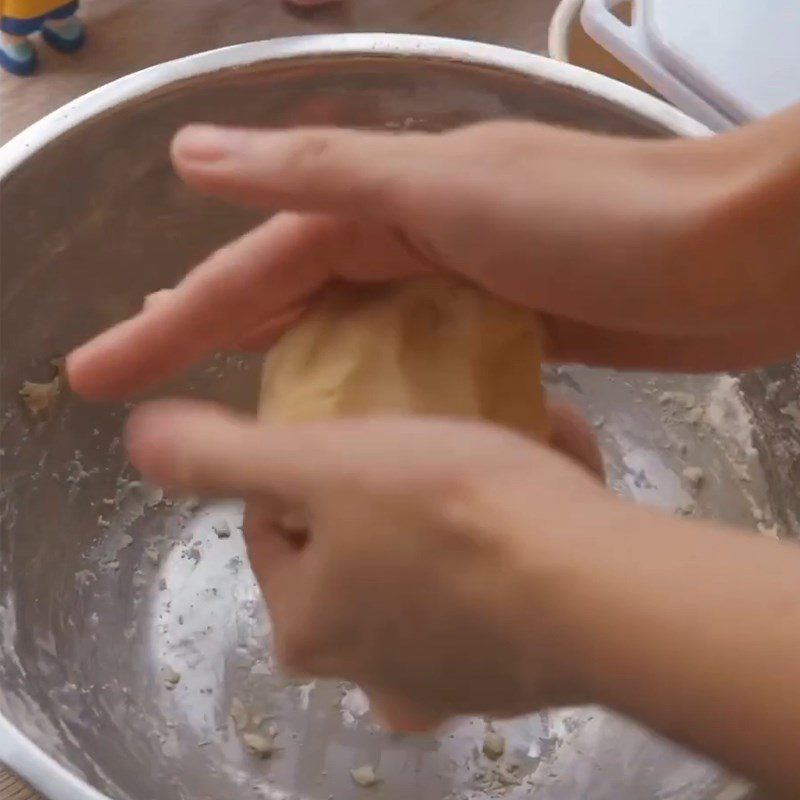 Step 1 Mix the cookie dough for Watermelon-shaped Butter Cookies