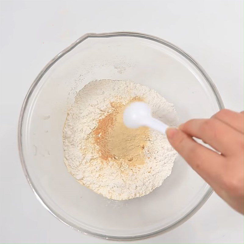 Step 2 Mixing the batter for crispy fried taro snack