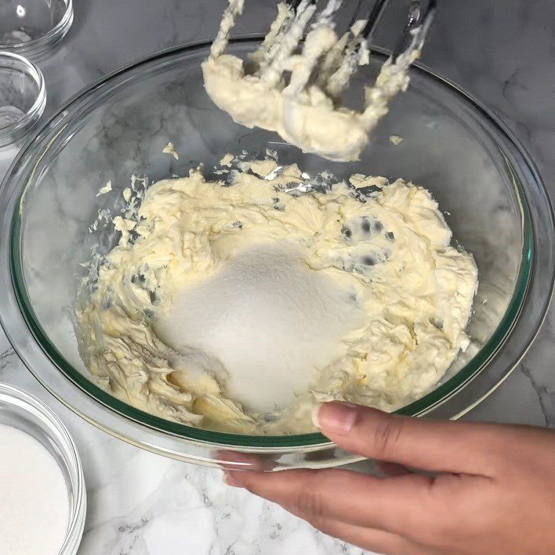 Step 4 Mix vanilla sponge cake batter Heart-shaped sponge cake