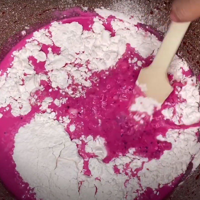 Step 2 Mix the dough for the filling for Dragon Fruit Steamed Buns