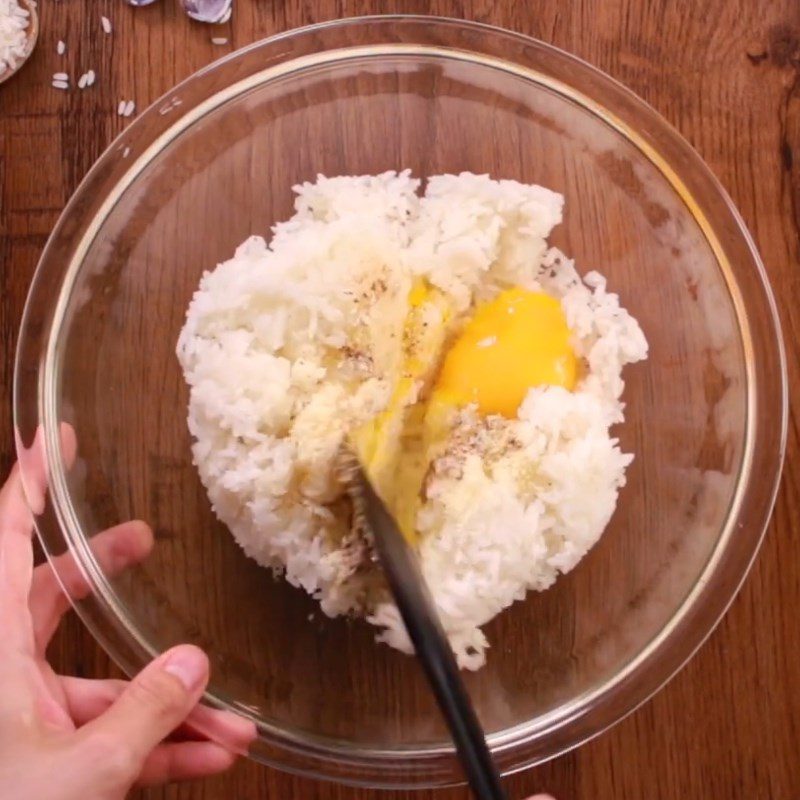 Step 4 Mixing rice Fried clam rice