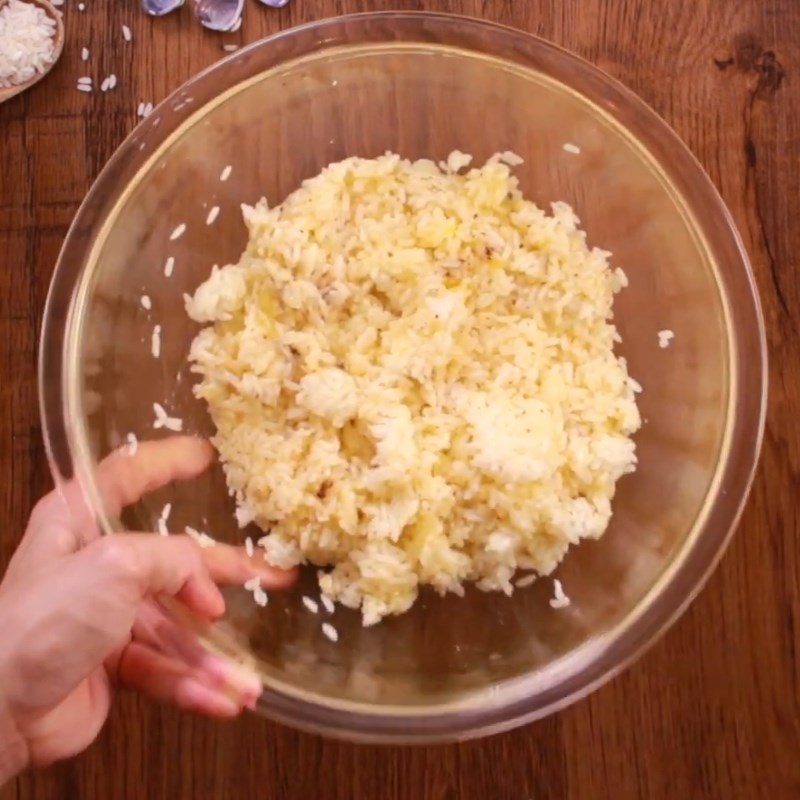 Step 4 Mixing rice Fried clam rice