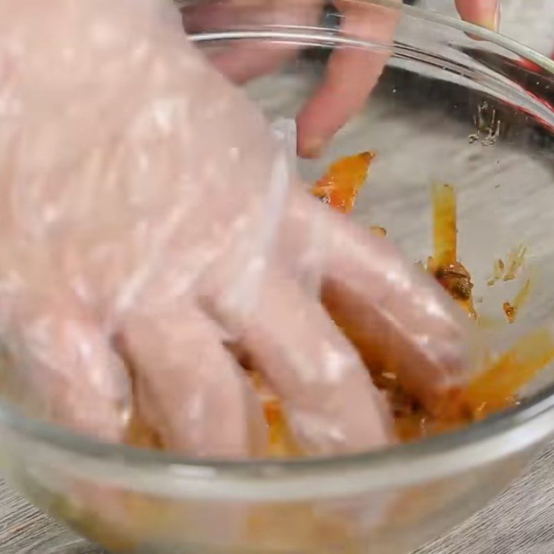 Step 5 Mixing rice paper Mixed rice paper with pork fat