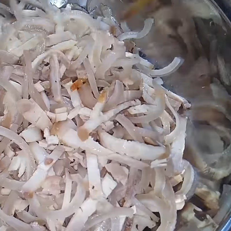 Step 6 Mixing the pork skin Pork skin roll with braised meat