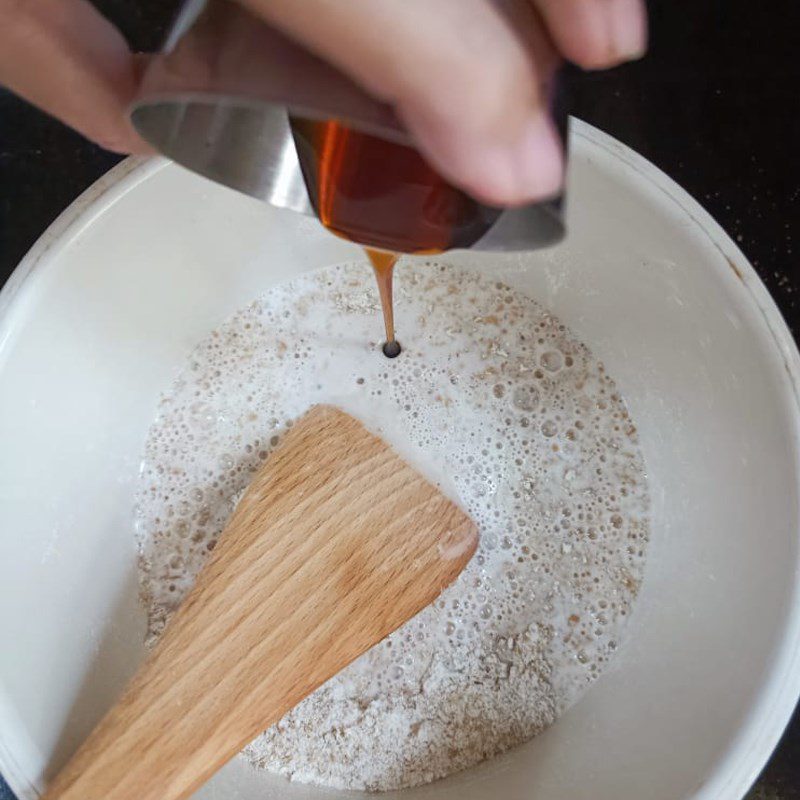 Step 1 Mix the dough for Whole Wheat Raisin Bread