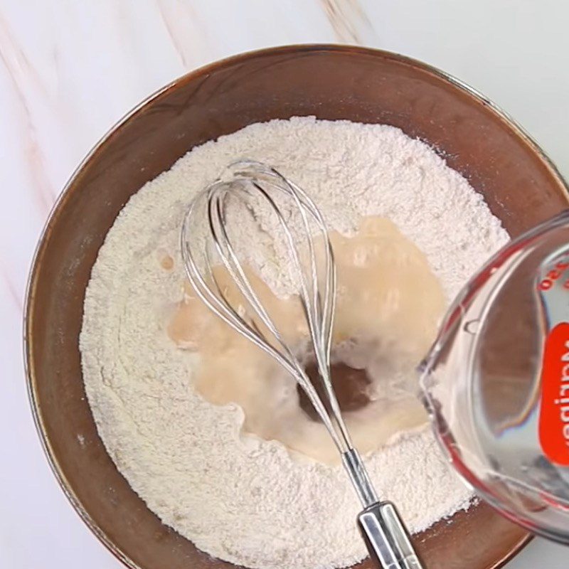 Step 2 Mix the flour for carrot chips