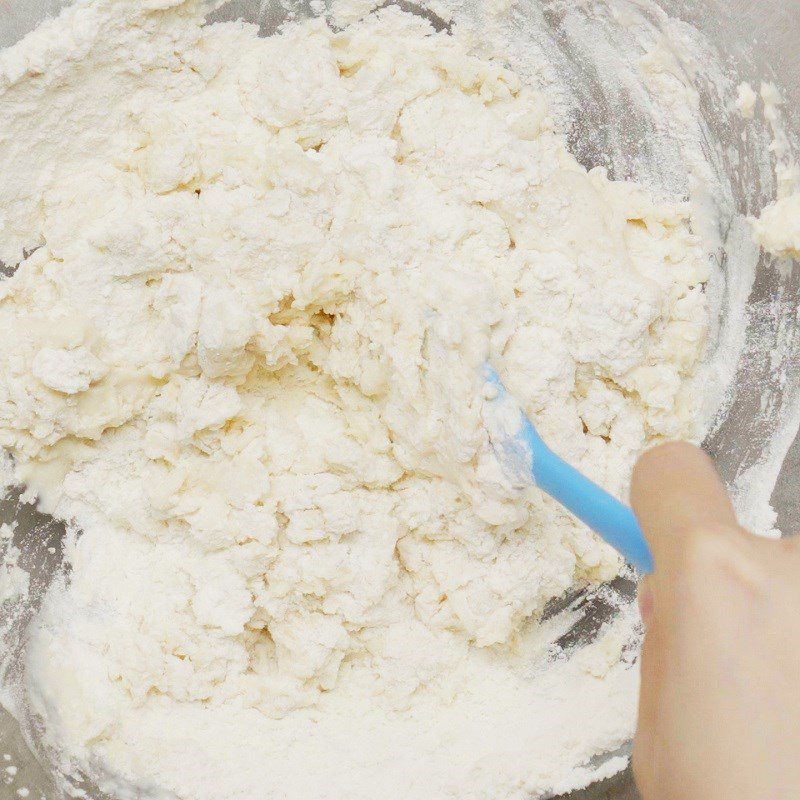 Step 2 Mixing mini bread dough using an air fryer