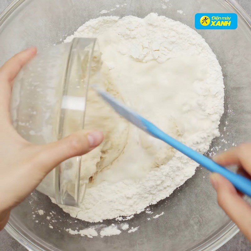 Step 2 Mixing mini bread dough using an air fryer