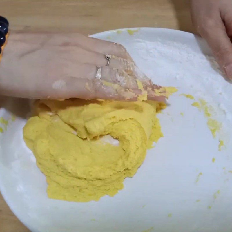 Step 2 Mixing the dough for pumpkin floating cake