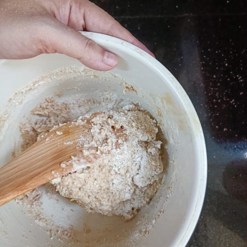 Step 1 Mix the dough for Whole Wheat Raisin Bread