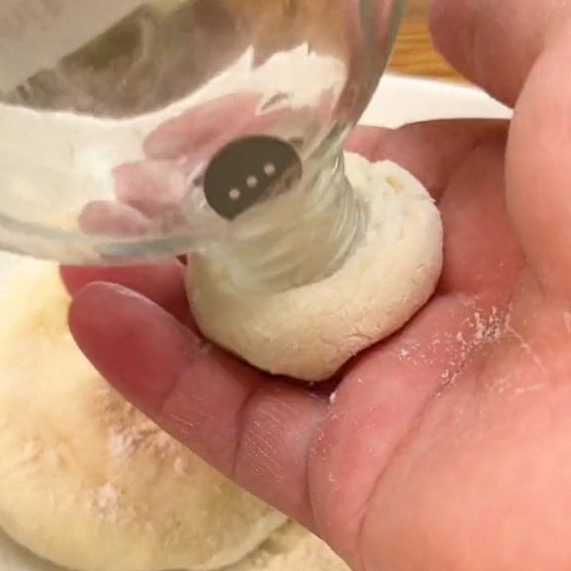 Step 2 Mix the dough Mushroom-shaped potato cake