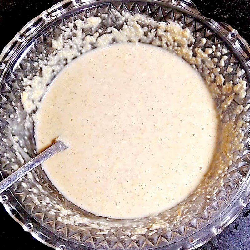 Step 1 Mix the strawberry yogurt pancake batter using a non-stick pan