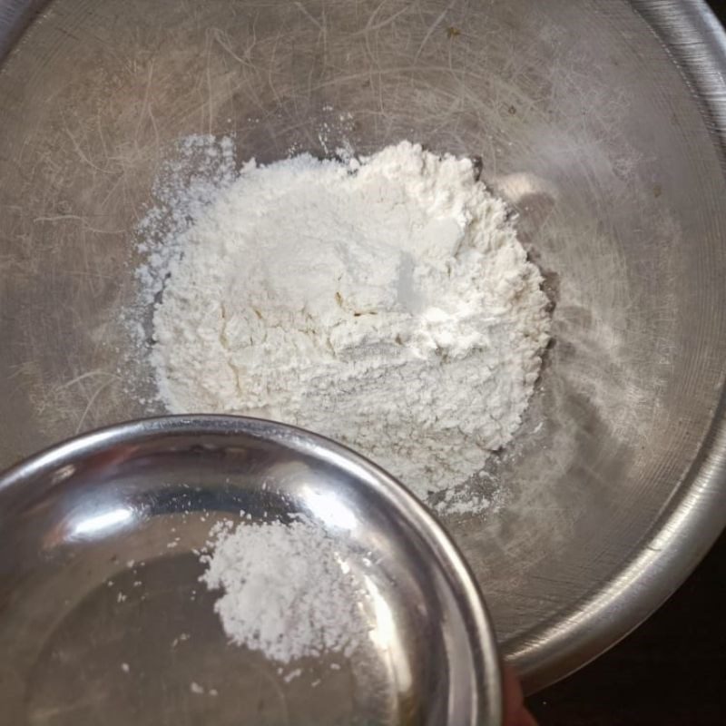 Step 1 Mixing the dough for Donut using a non-stick pan