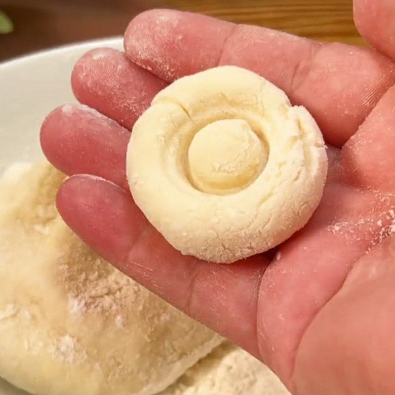 Step 2 Mix the dough Mushroom-shaped potato cake