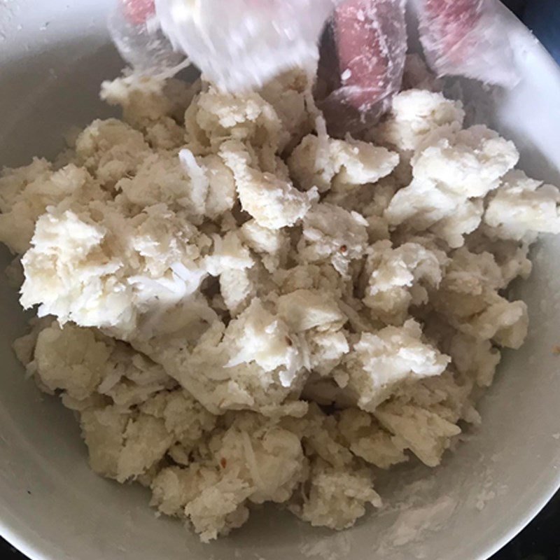 Step 2 Mixing the dough Cassava cake with coconut milk