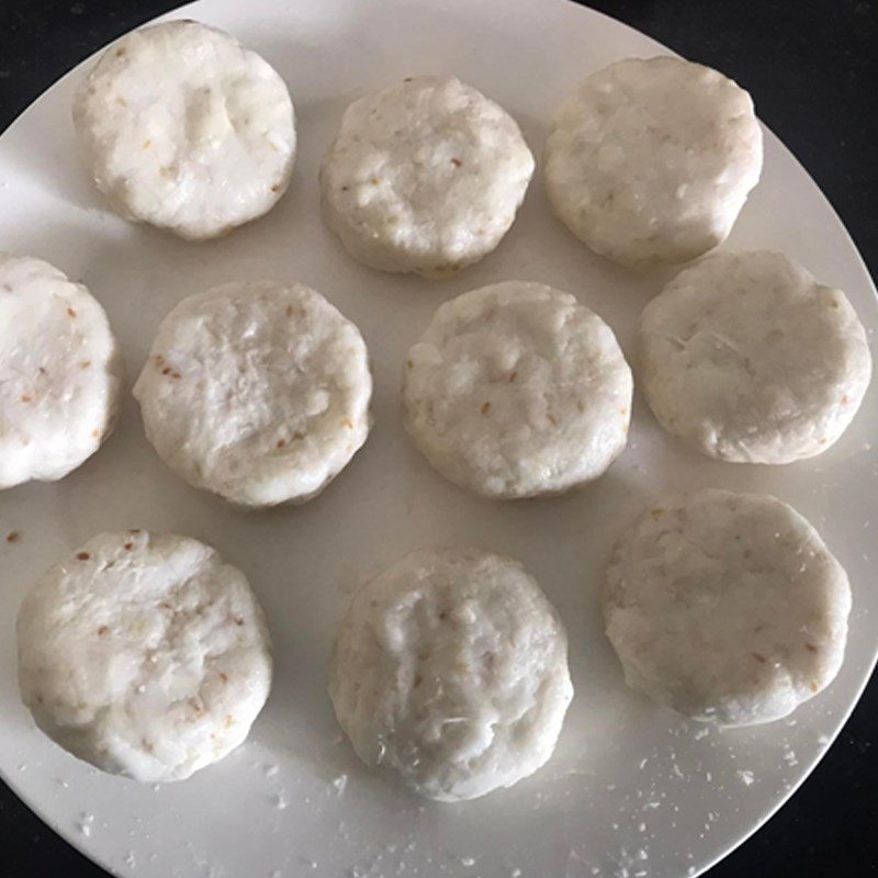 Step 2 Mixing the dough Cassava cake with coconut milk