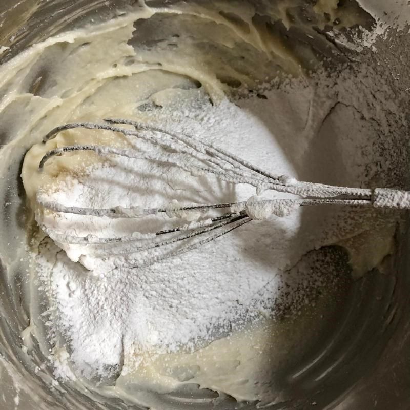 Step 2 Mix the dough for Korean Black Sesame Bread (recipe shared by a user)