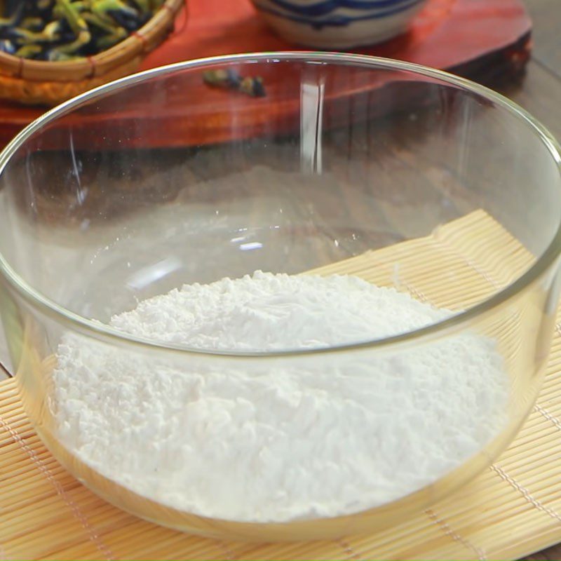 Step 2 Mix the dough for colorful sticky rice cake