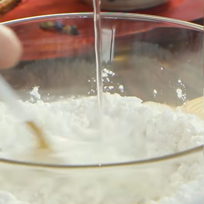 Step 2 Mix the dough for colorful sticky rice cake