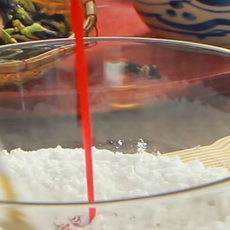 Step 2 Mix the dough for colorful sticky rice cake