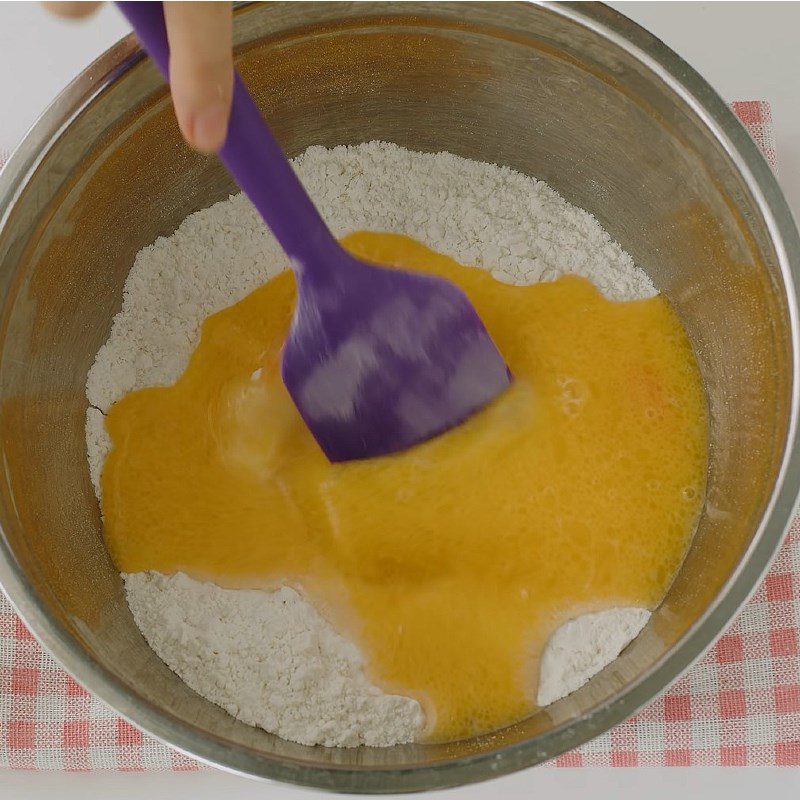 Step 2 Mix the dough for no-knead flower bread