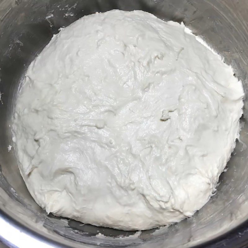 Step 2 Mix the dough for airy bread without kneading