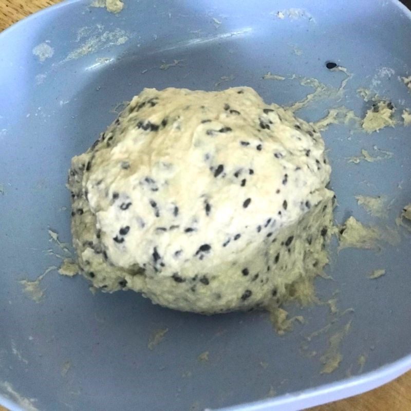 Step 1 Mix the Dough for Black Sesame Cake (Recipe Shared by Users)