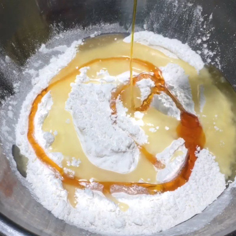 Step 2 Mixing the dough Grilled coconut filling cake in a non-stick pan