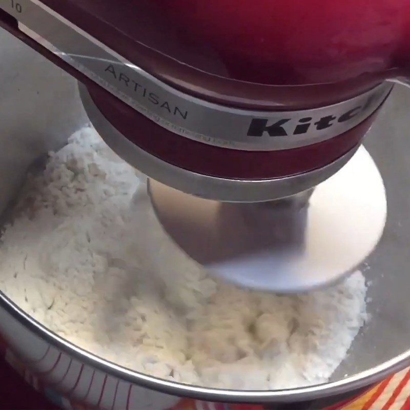 Step 1 Mix the Dough for Chicken-Filled Bread