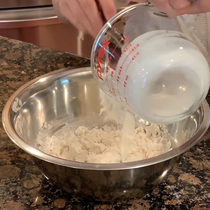 Step 3 Mixing the dough Mai flower cake with pineapple filling