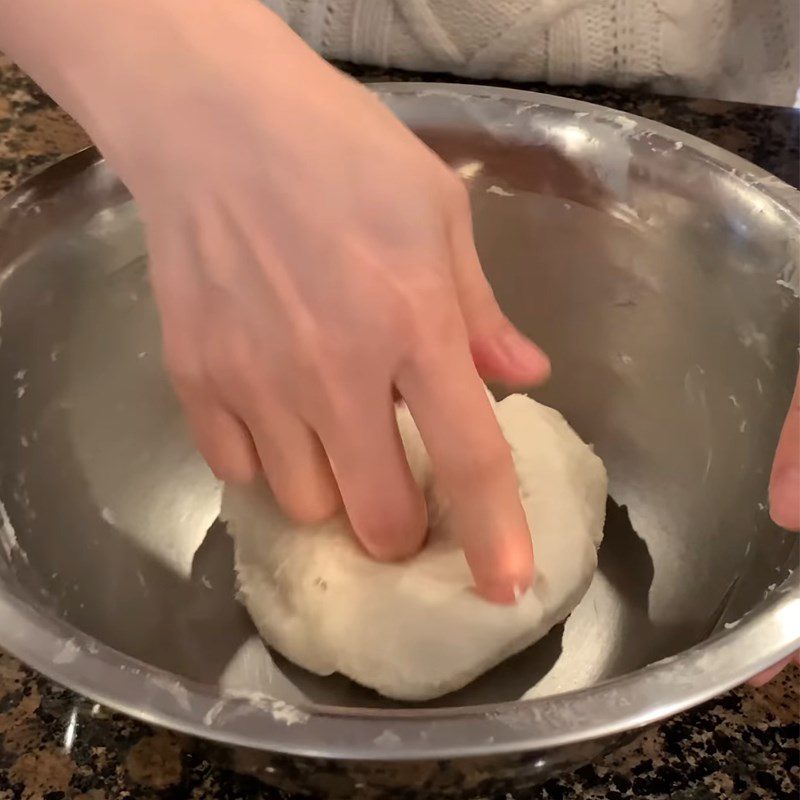 Step 3 Mixing the dough Mai flower cake with pineapple filling