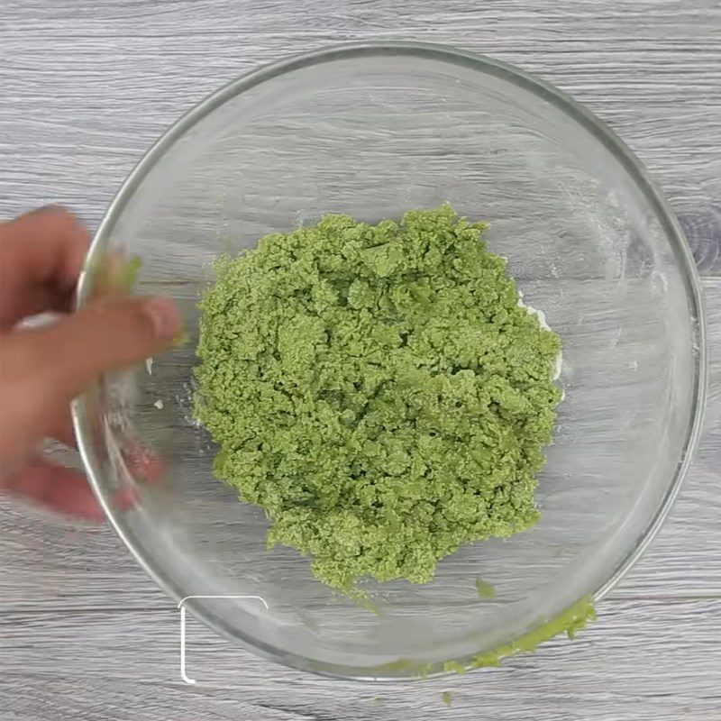 Step 1 Mix the dough for Green Tea Mooncake with Black Sesame and Salted Egg Yolk