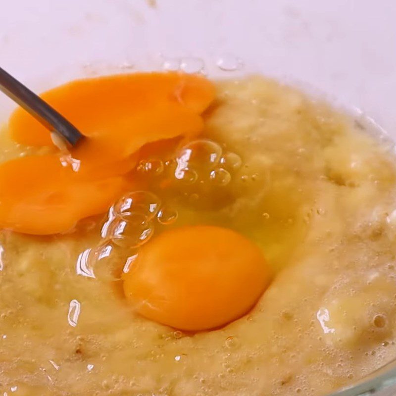 Step 2 Mix the cake batter Banana Oatmeal Cake using a rice cooker