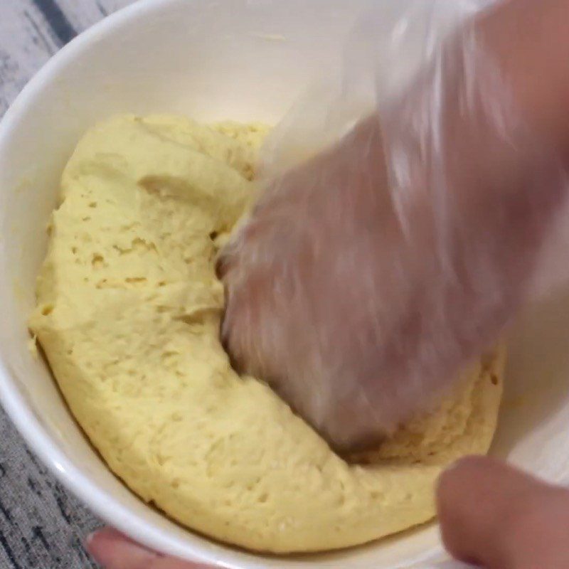 Step 2 Mix the cake dough for Jackfruit cake with mung bean filling