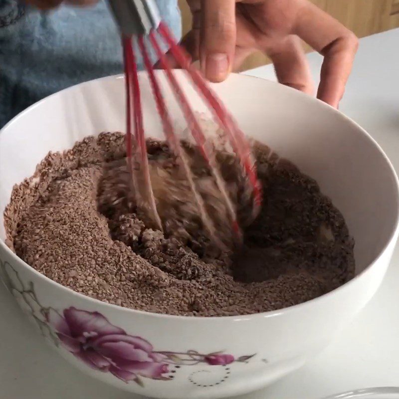 Step 4 Mixing the cake batter Oatmeal banana coconut cake using a rice cooker