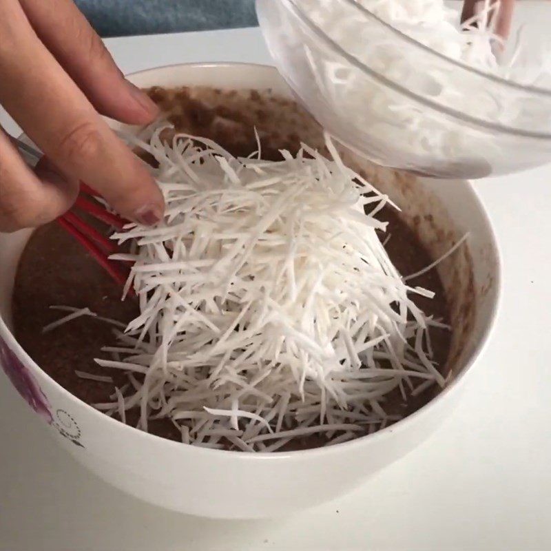 Step 4 Mixing the cake batter Oatmeal banana coconut cake using a rice cooker