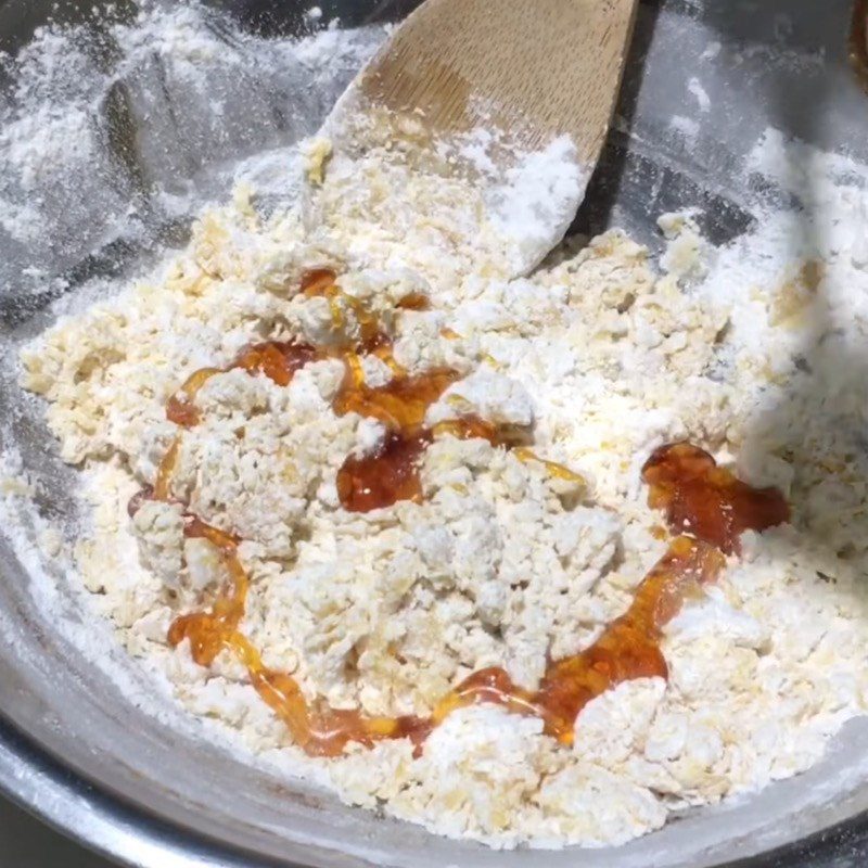 Step 2 Mixing the dough Grilled coconut filling cake in a non-stick pan