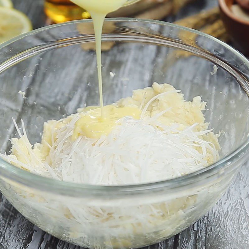 Step 3 Mixing the cake batter Fried cassava cake with coconut